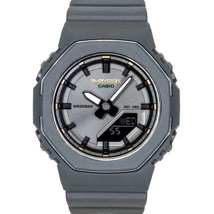 Orologio da donna Casio G-Shock analogico-digitale con cinturino in resina bio-based, quadrante grigio, movimento al quarzo, modello GMA-P2126W-8A, impermeabile fino a 200 metri.