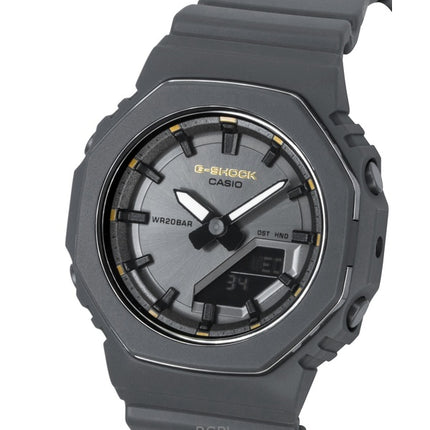 Orologio da donna Casio G-Shock analogico-digitale con cinturino in resina bio-based, quadrante grigio, movimento al quarzo, modello GMA-P2126W-8A, impermeabile fino a 200 metri.