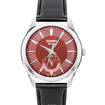 Orologio da uomo Casio analogico con cinturino in pelle e quadrante rosso, al quarzo, modello MTP-B315L-4AV