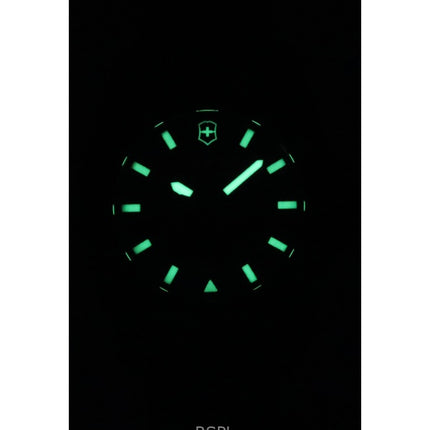 Orologio da uomo Victorinox INOX con cinturino in gomma e quadrante nero, automatico, subacqueo 200 m, 242023-1, con set regalo.
