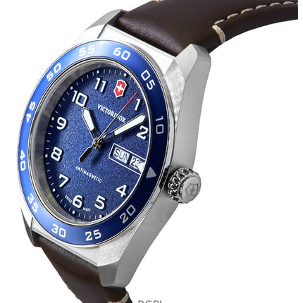 Orologio da uomo Victorinox Swiss Army con cinturino in pelle e quadrante blu al quarzo 242040 100M