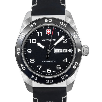 Orologio da uomo Victorinox Swiss Army con cinturino in pelle e quadrante nero al quarzo 242041 100M