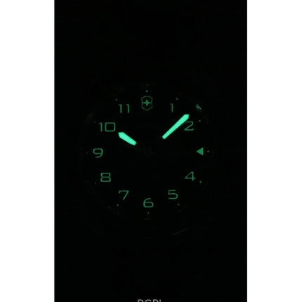 Orologio da uomo Victorinox Swiss Army con cinturino in pelle e quadrante nero al quarzo 242041 100M