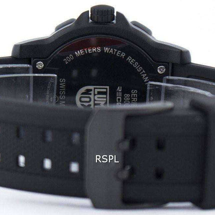 Orologio da uomo Luminox Land Recon Point Man serie 8820 Swiss Quartz 200M XL.8821.KM