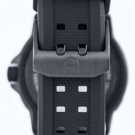 Orologio da uomo Luminox Recon Point Man serie 8820 Swiss Made 200M XL.8822.MI