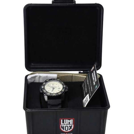Luminox Navy SEAL Foundation Swiss Quartz Military Diver&#39;s XS.3251.CBNSF.SET 200M Orologio da uomo con cinturino extra